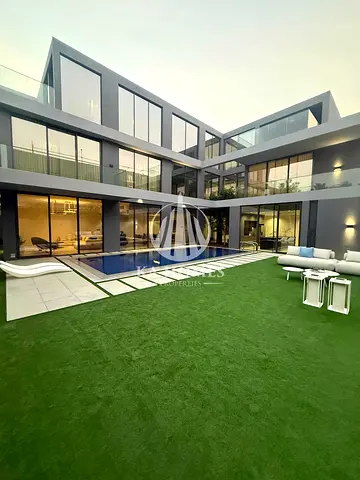 🌿🏡 مسار الشارقة | عِش رفاهية الفخامة واستمتع بسحر الطبيعة في منزل أحلامك! ✨❤️