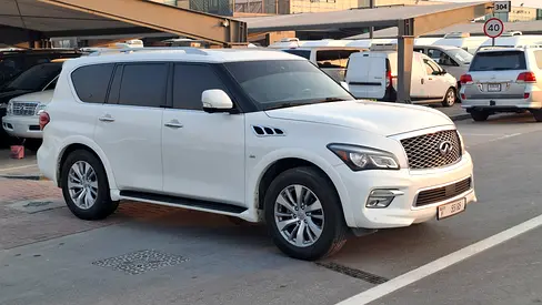 2017 Infiniti QX80 photo 2