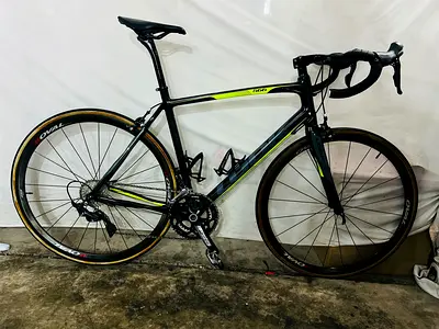 Road bike carbon look
