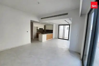 Single Row | Vastu | Well Maintained