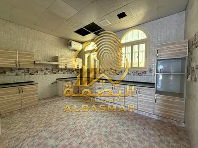 فيلا للبيع في النوف 2 الشارقة على أرض 17,700 قدم بجوار الحديقة مباشرة