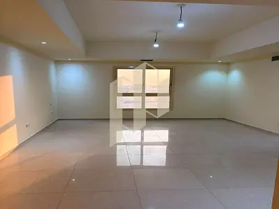 Vacant | Big Closed Kitchen | With Balcony