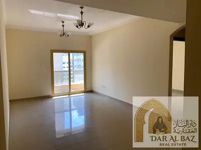 شقة للايجار السنوى بمنطقة مميزة فى الشارقة باركينج مجانى مساحة واسعة تكيف مركزى فى موقع متميز وسعر مغرى تطل على جميع الخدمات العامة والخاصة